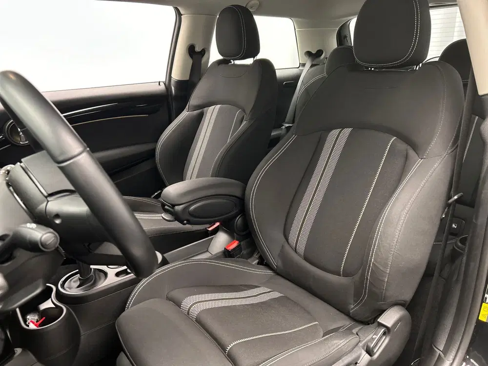 Mini Electric Essential 33 kWh uit 2022, foto 6