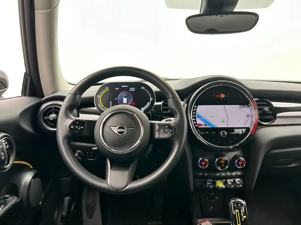 Mini Electric Essential 33 kWh uit 2022, foto 7