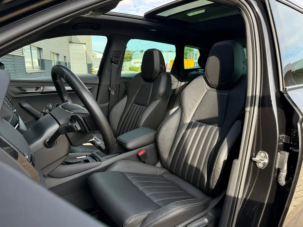 Skoda Karoq 1.5 TSI ACT Sportline Business uit 2022, foto 4