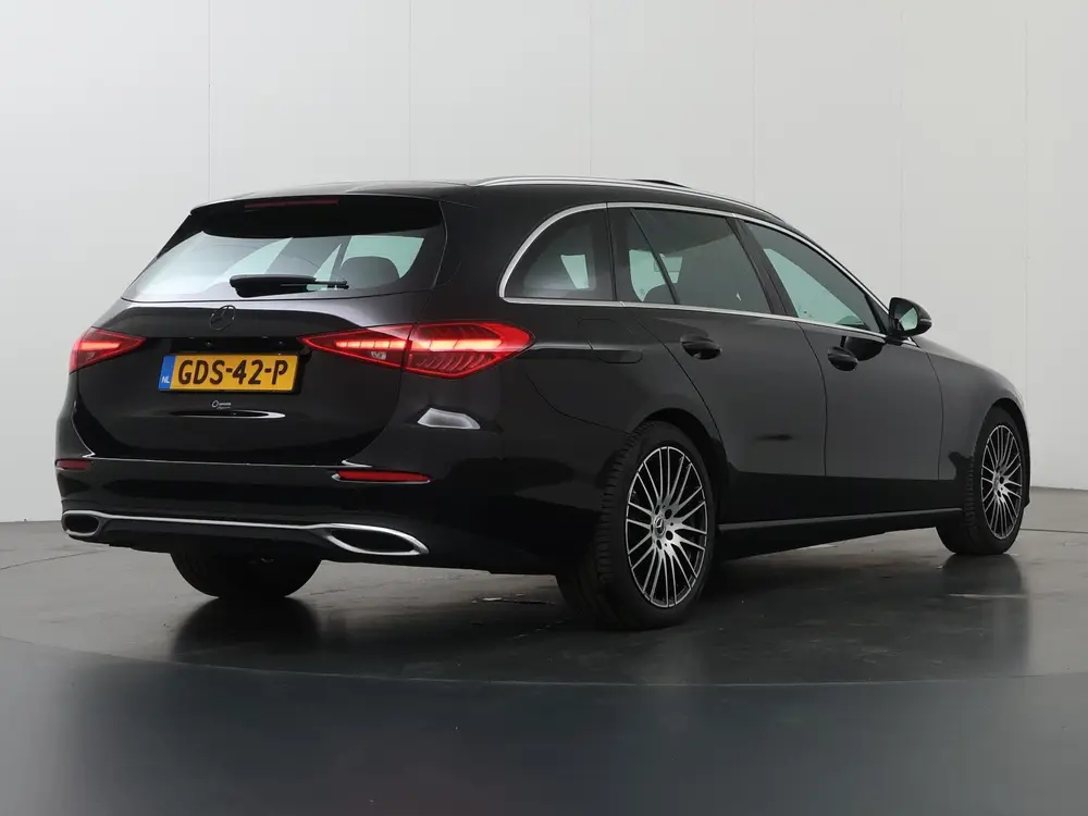Mercedes-Benz C-Klasse 180 Luxury Line Panoramadak uit 2024, foto 2