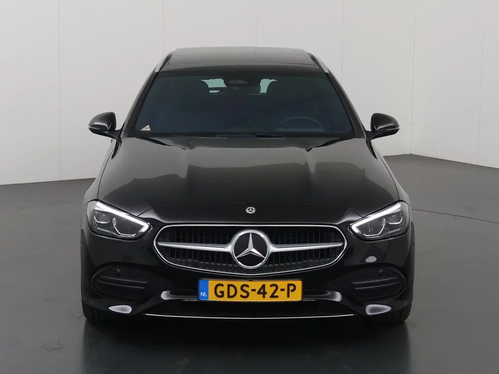 Mercedes-Benz C-Klasse 180 Luxury Line Panoramadak uit 2024, foto 3