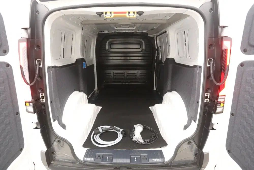 Kia PV5 L2H1 Essential 71.2 kWh uit 2026, foto 3