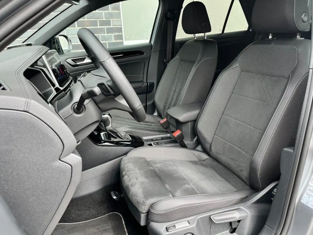 Volkswagen T-Roc 1.5 TSi DSG R-LINE - AFN. TREKH. - CAMERA uit 2025, foto 11