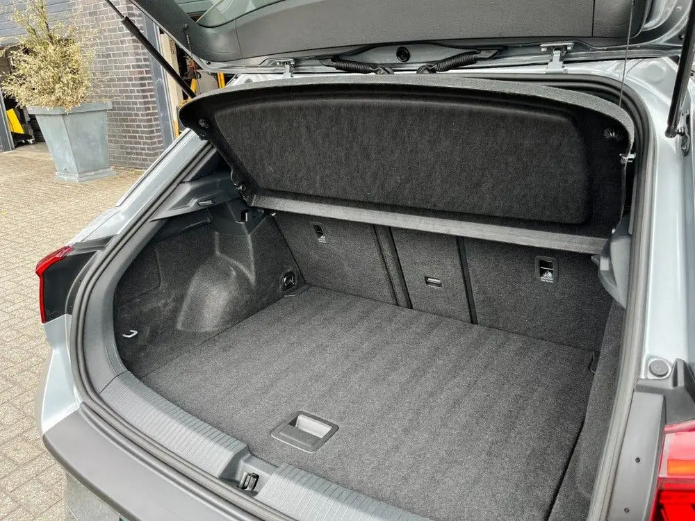 Volkswagen T-Roc 1.5 TSi DSG R-LINE - AFN. TREKH. - CAMERA uit 2025, foto 15