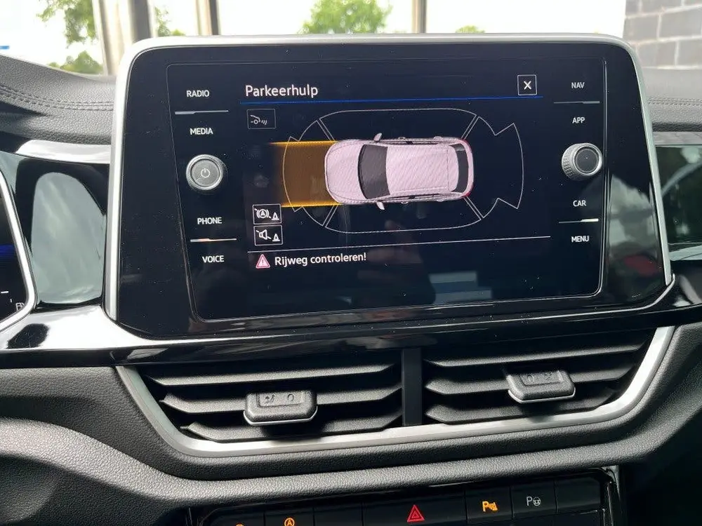 Volkswagen T-Roc 1.5 TSi DSG R-LINE - AFN. TREKH. - CAMERA uit 2025, foto 18