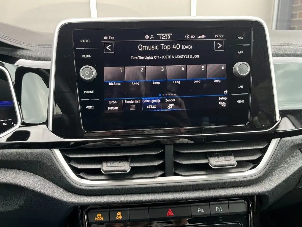 Volkswagen T-Roc 1.5 TSi DSG R-LINE - AFN. TREKH. - CAMERA uit 2025, foto 19