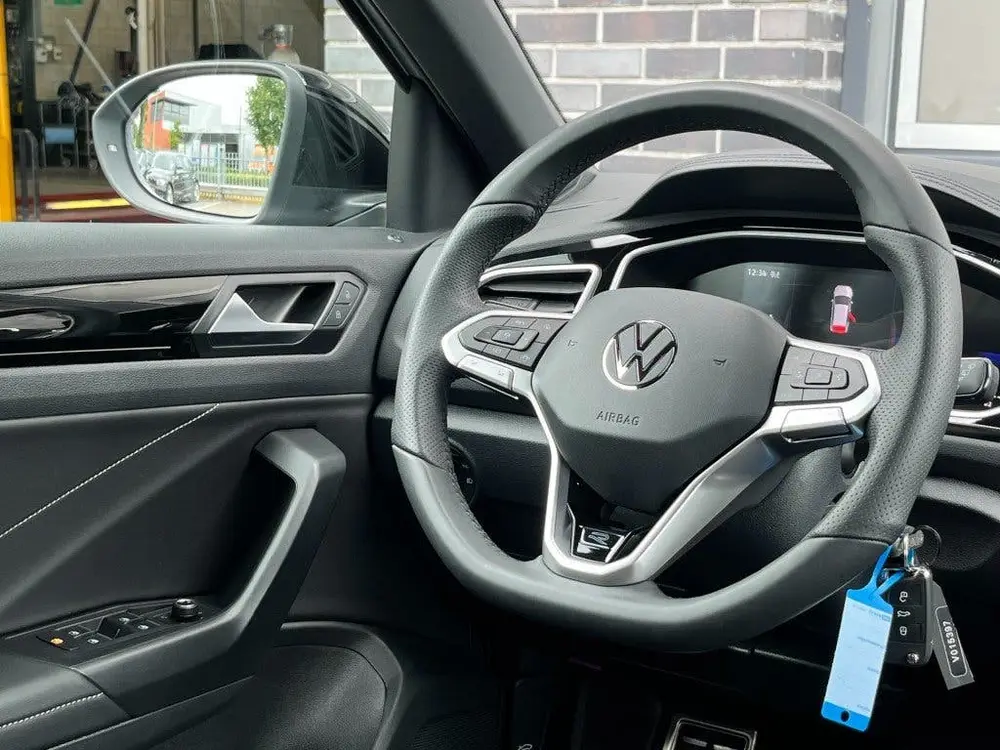 Volkswagen T-Roc 1.5 TSi DSG R-LINE - AFN. TREKH. - CAMERA uit 2025, foto 7
