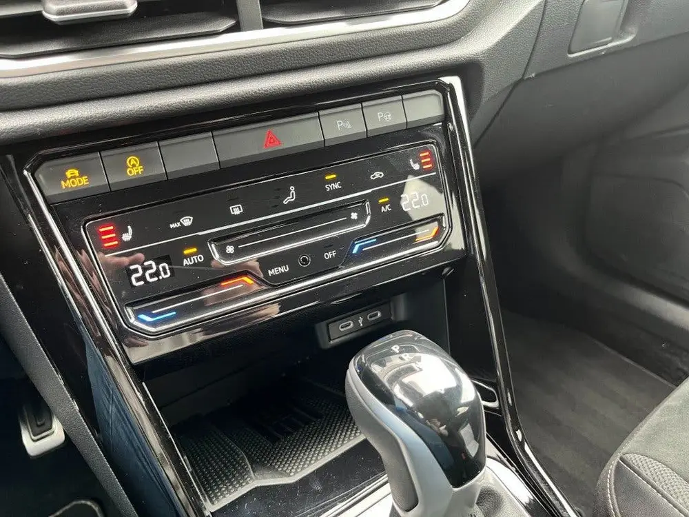 Volkswagen T-Roc 1.5 TSi DSG R-LINE - AFN. TREKH. - CAMERA uit 2025, foto 9