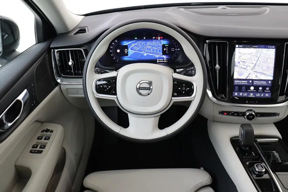 Volvo V60 T8 PLUG-IN HYBRID AWD PLUS PERFORMANCE ED. uit 2026, foto 2