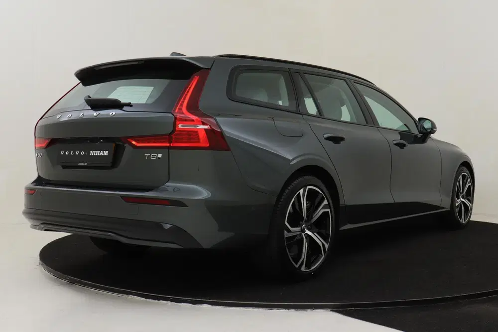 Volvo V60 T8 PLUG-IN HYBRID AWD PLUS PERFORMANCE ED. uit 2026, foto 3