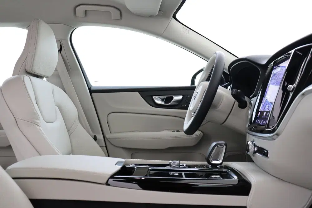 Volvo V60 T8 PLUG-IN HYBRID AWD PLUS PERFORMANCE ED. uit 2026, foto 8