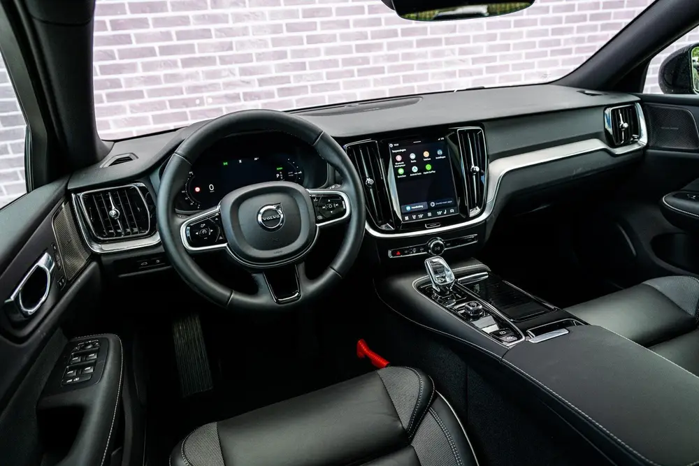Volvo V60 2.0 T8 Plug-in hybrid AWD Plus Dark uit 2026, foto 12