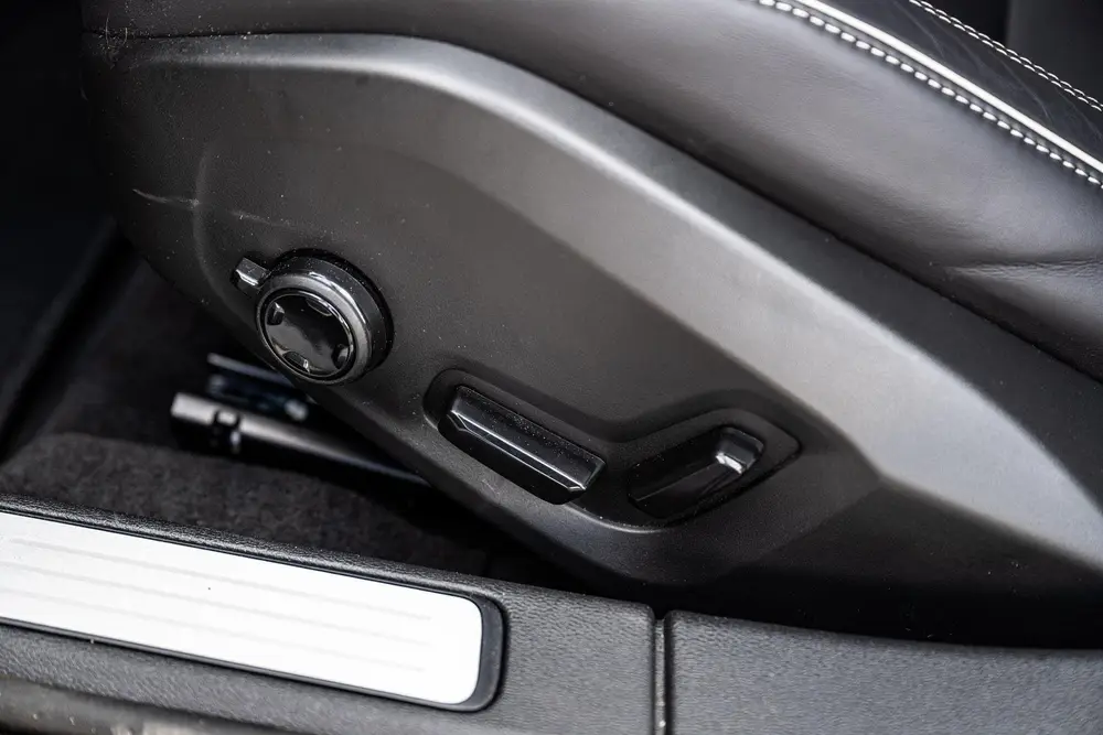 Volvo V60 2.0 T8 Plug-in hybrid AWD Plus Dark uit 2026, foto 8