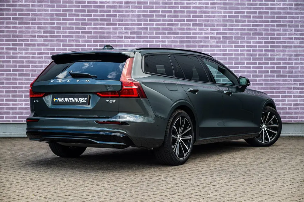 Volvo V60 2.0 T8 Plug-in hybrid AWD Plus Dark uit 2026, foto 2