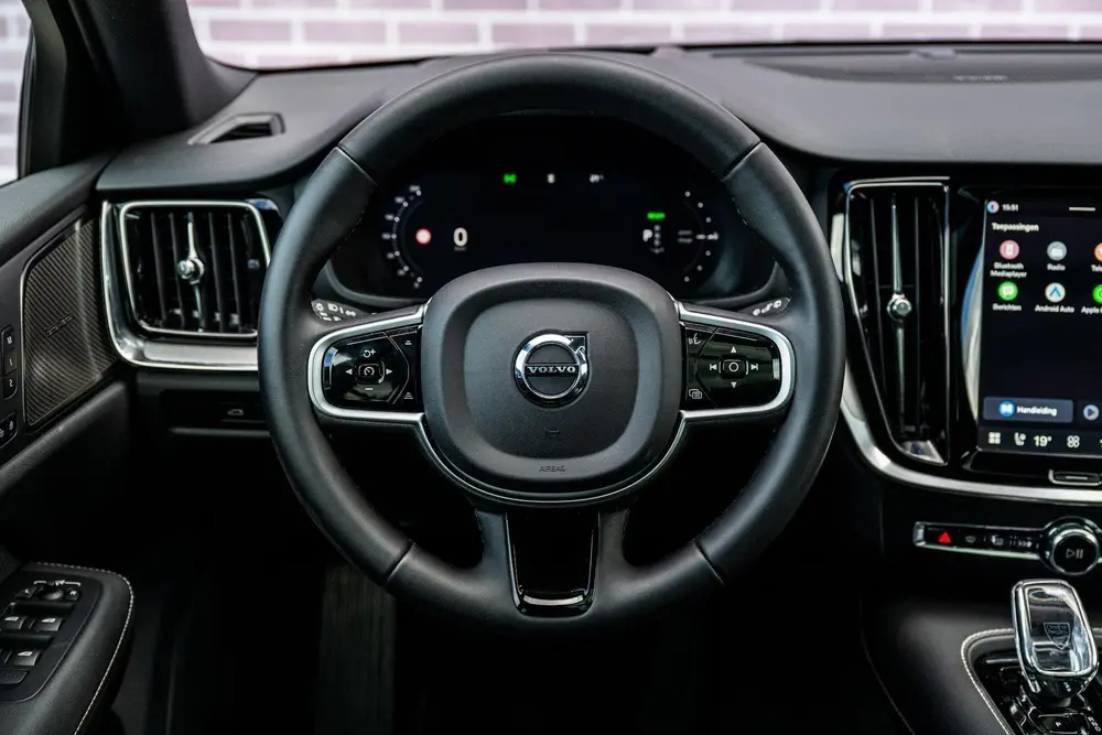 Volvo V60 2.0 T8 Plug-in hybrid AWD Plus Dark uit 2026, foto 3