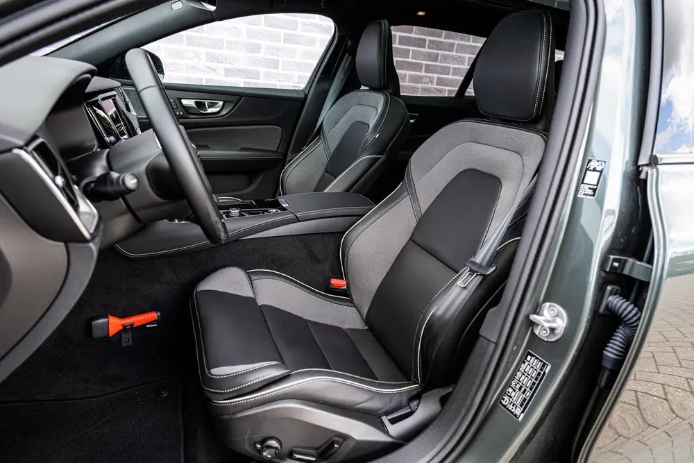 Volvo V60 2.0 T8 Plug-in hybrid AWD Plus Dark uit 2026, foto 7