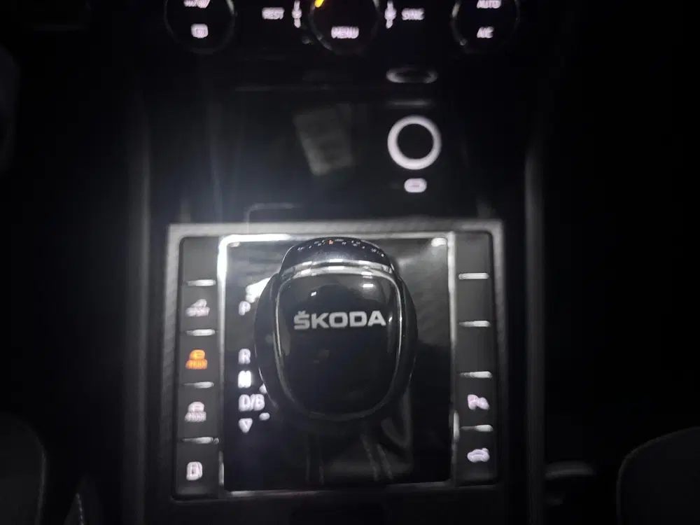 Skoda Superb 1.4 TSI iV Sportline Business uit 2023, foto 18