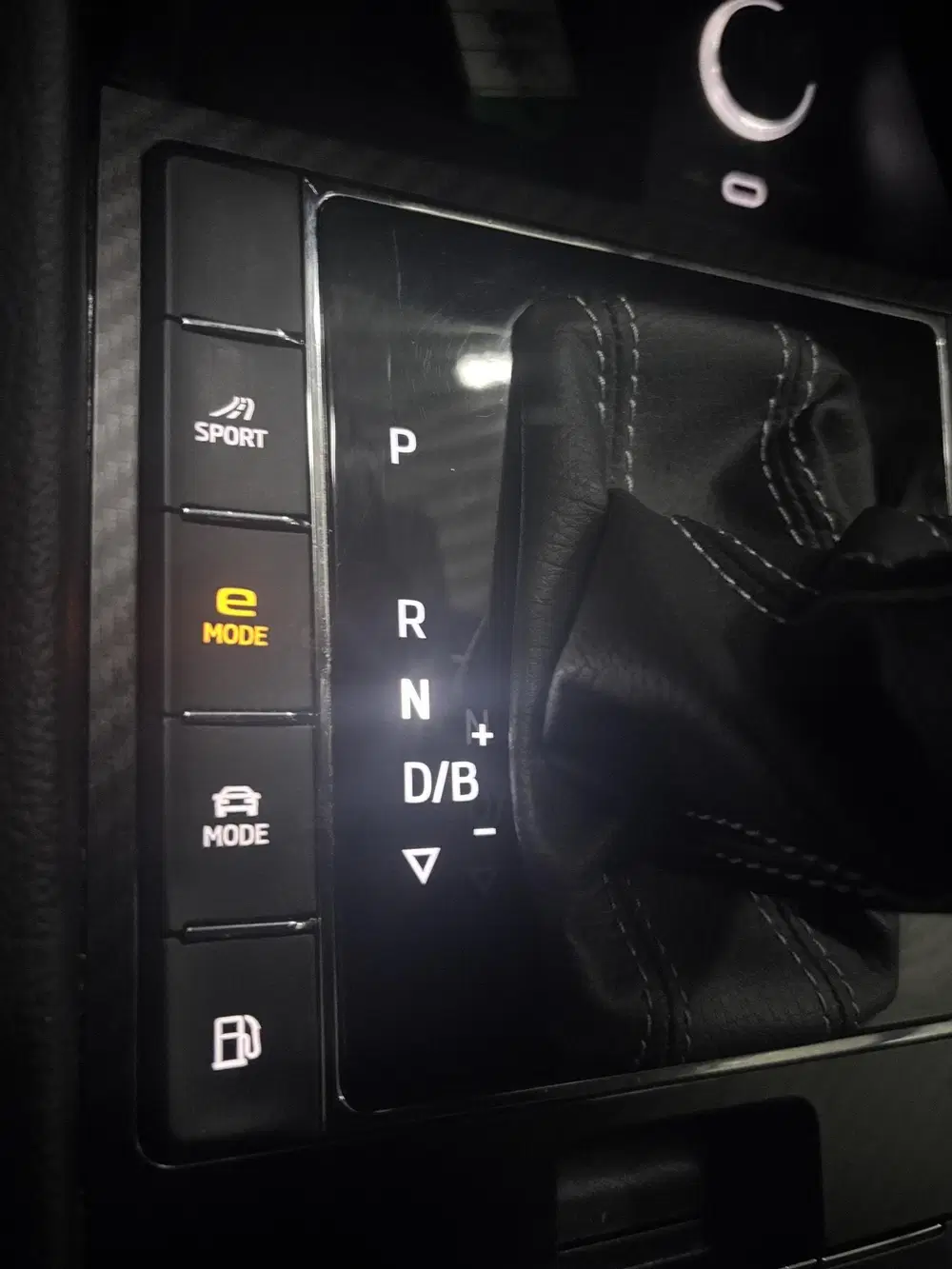 Skoda Superb 1.4 TSI iV Sportline Business uit 2023, foto 19