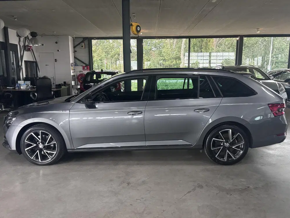 Skoda Superb 1.4 TSI iV Sportline Business uit 2023, foto 2