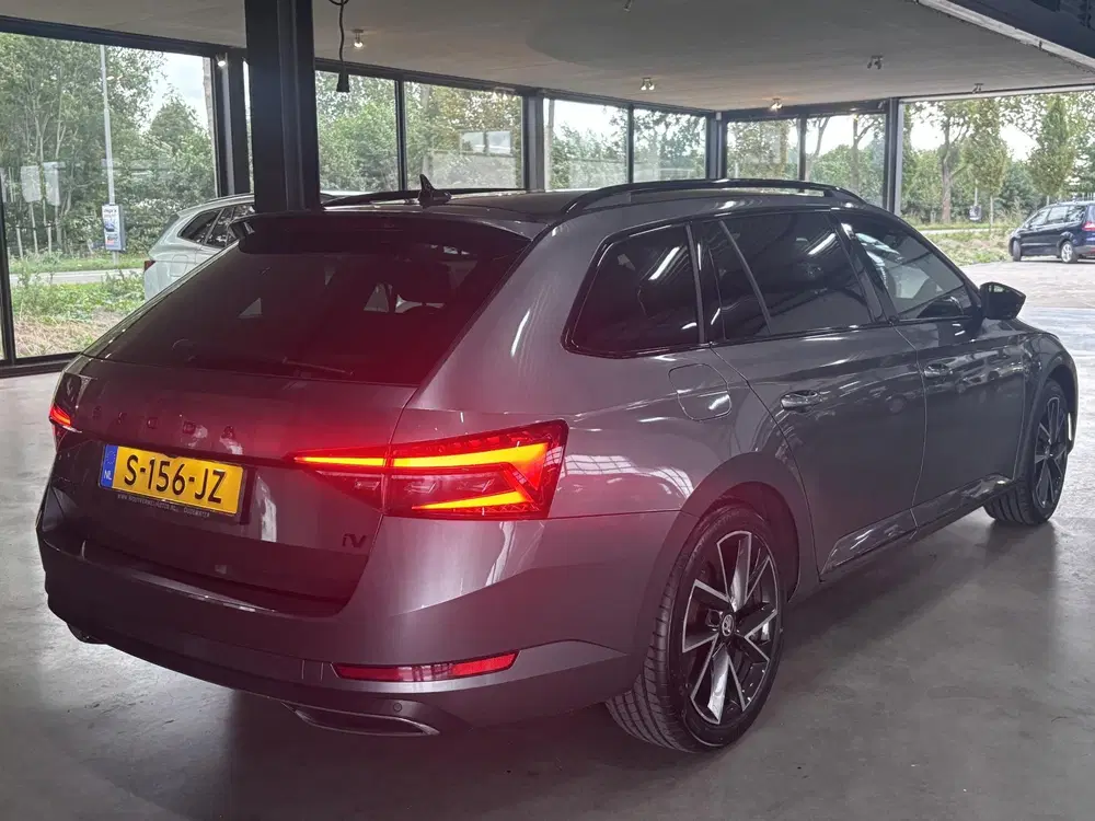 Skoda Superb 1.4 TSI iV Sportline Business uit 2023, foto 4