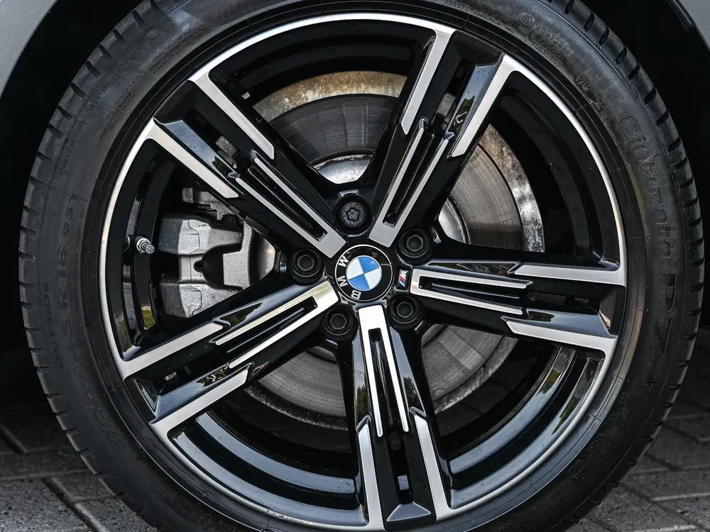 BMW 3-serie 330e uit 2025, foto 10