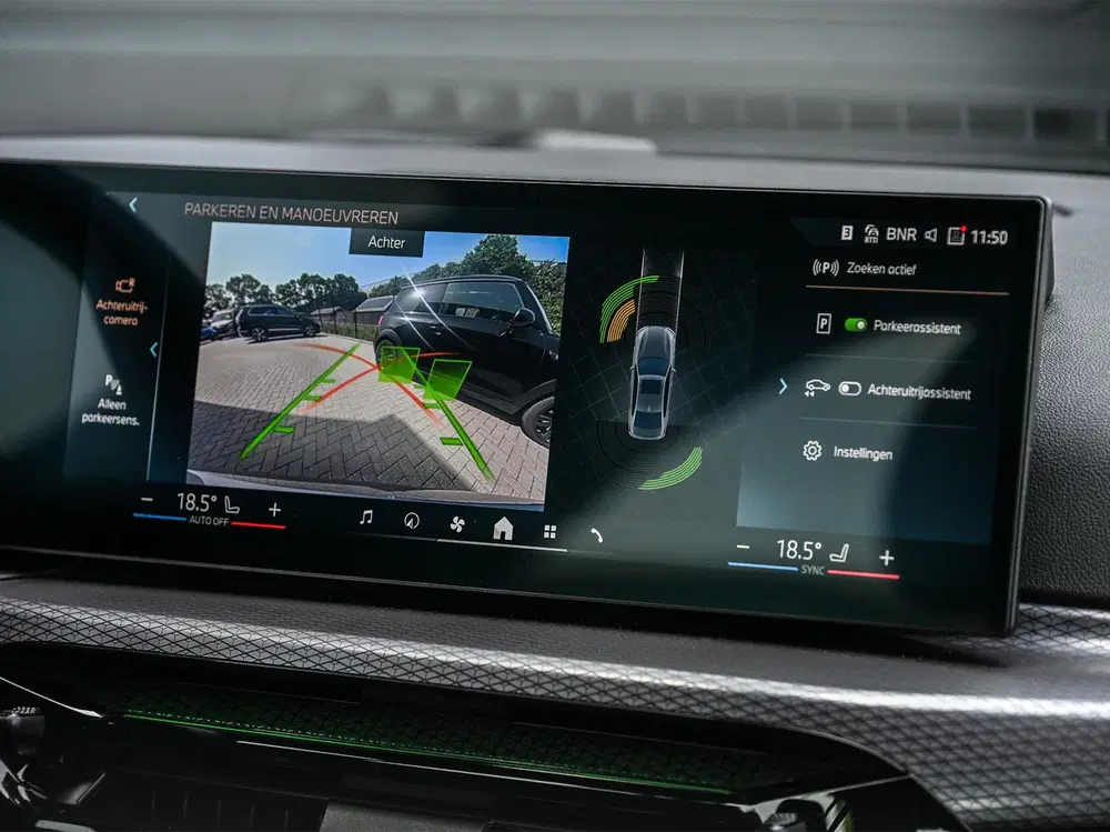 BMW 3-serie 330e uit 2025, foto 11