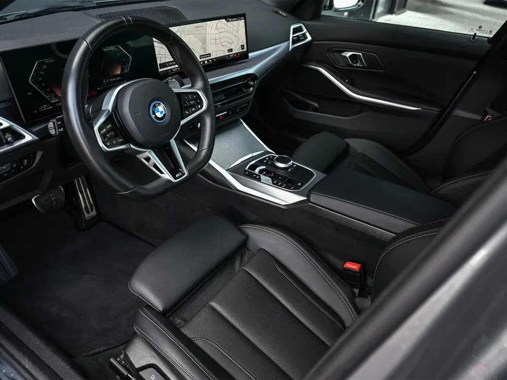 BMW 3-serie 330e uit 2025, foto 13