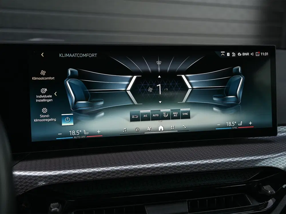 BMW 3-serie 330e uit 2025, foto 17