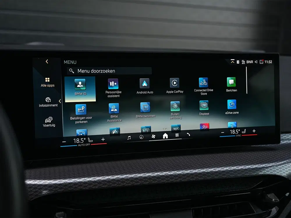 BMW 3-serie 330e uit 2025, foto 18