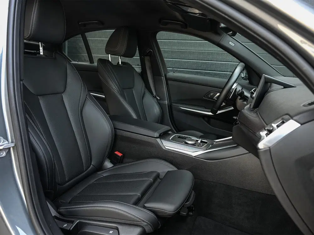 BMW 3-serie 330e uit 2025, foto 2