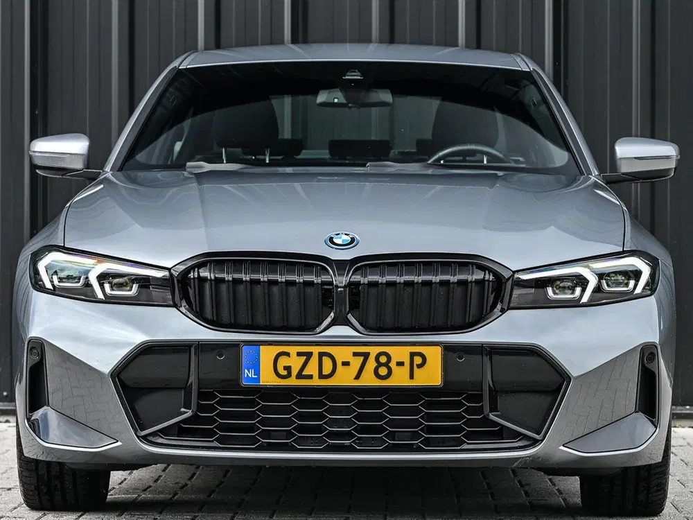 BMW 3-serie 330e uit 2025, foto 20