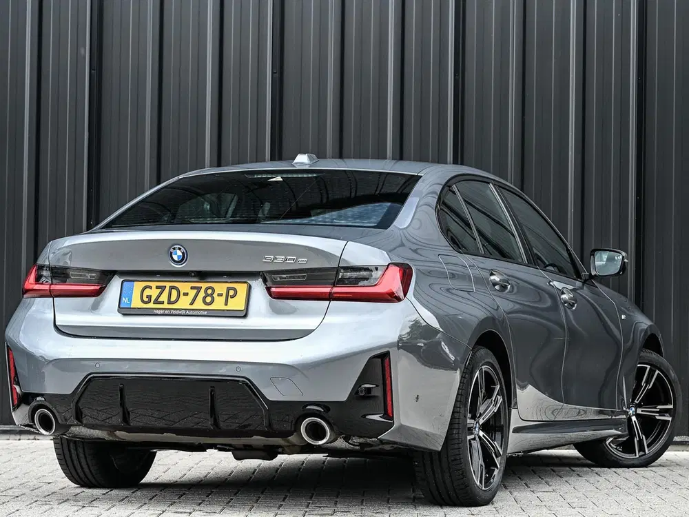 BMW 3-serie 330e uit 2025, foto 3