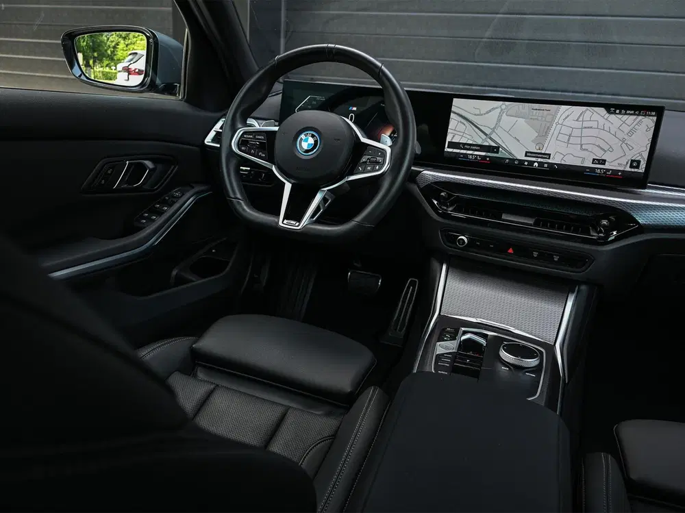 BMW 3-serie 330e uit 2025, foto 4