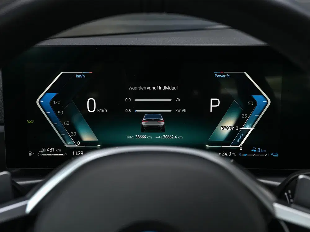 BMW 3-serie 330e uit 2025, foto 5