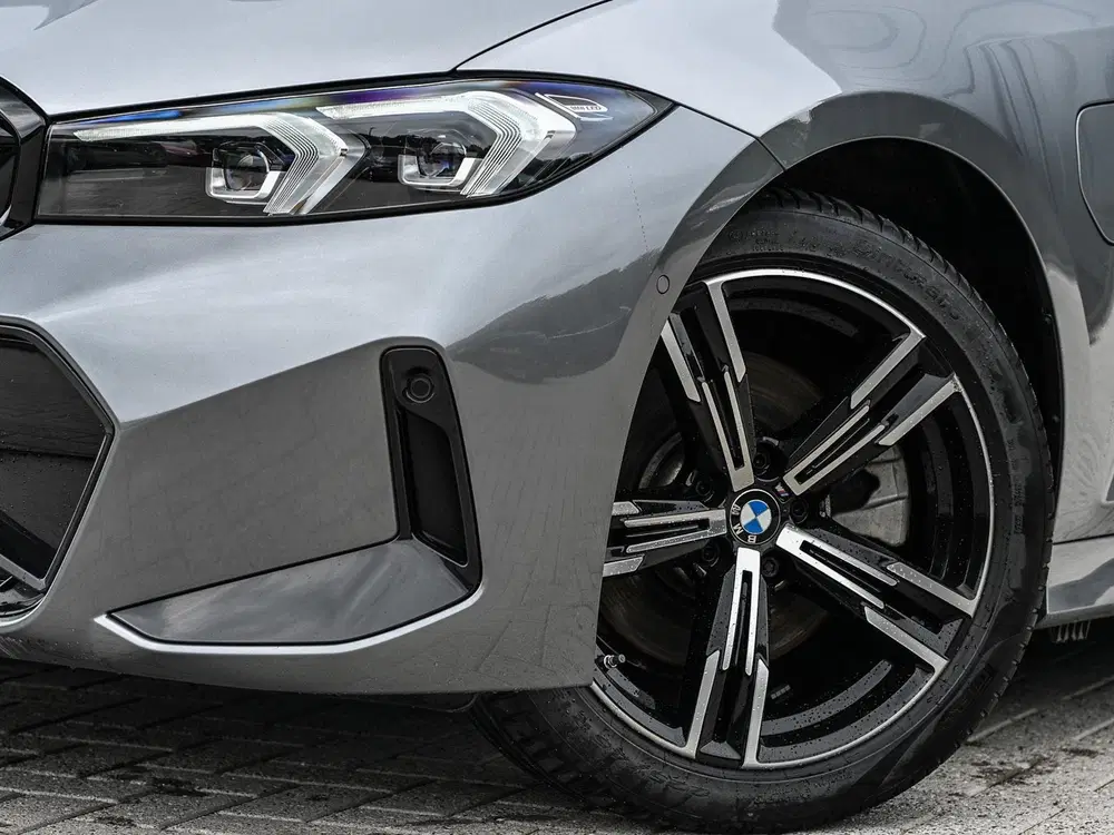 BMW 3-serie 330e uit 2025, foto 9