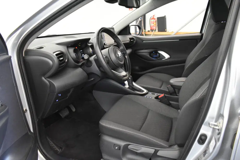 Toyota Yaris 1.5 Hybrid 115 First Edition Camera Cruise uit 2023, foto 10