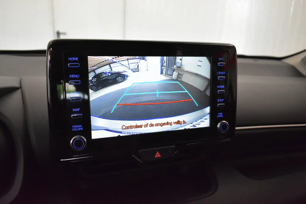 Toyota Yaris 1.5 Hybrid 115 First Edition Camera Cruise uit 2023, foto 2