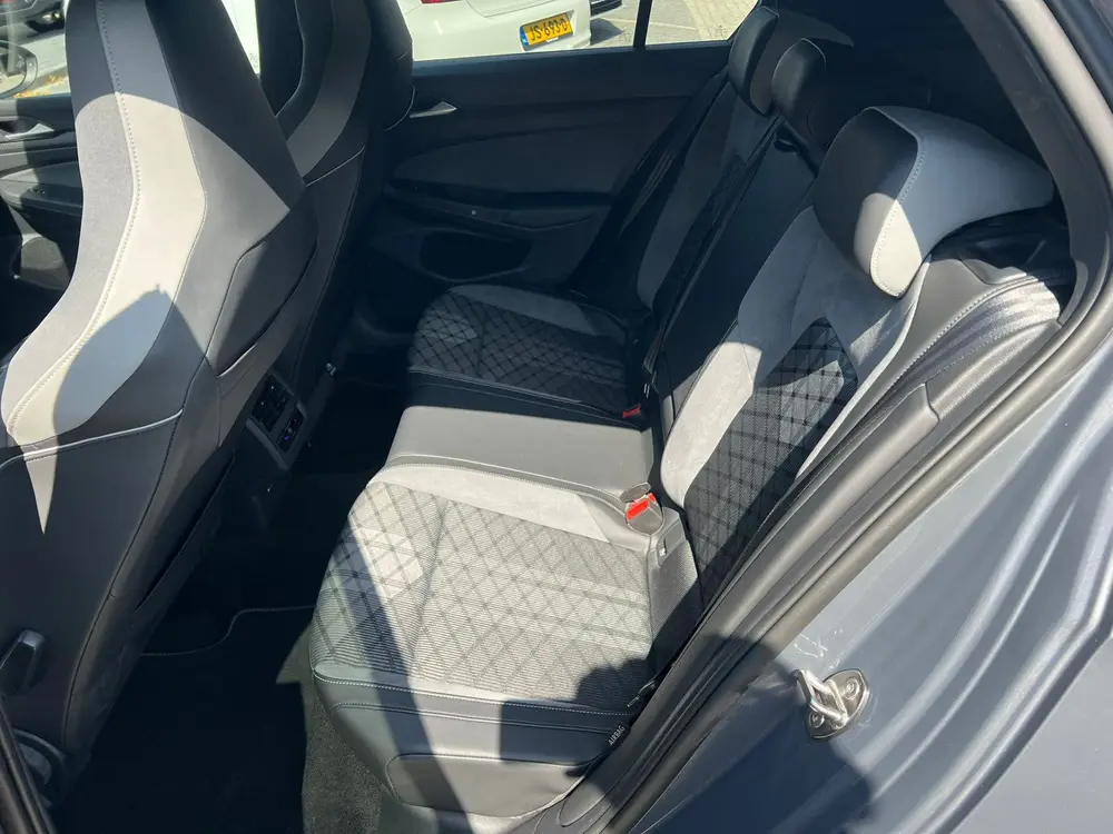 Volkswagen Golf 1.0 eTSI R line camera, virtual cockpit, cru uit 2024, foto 19