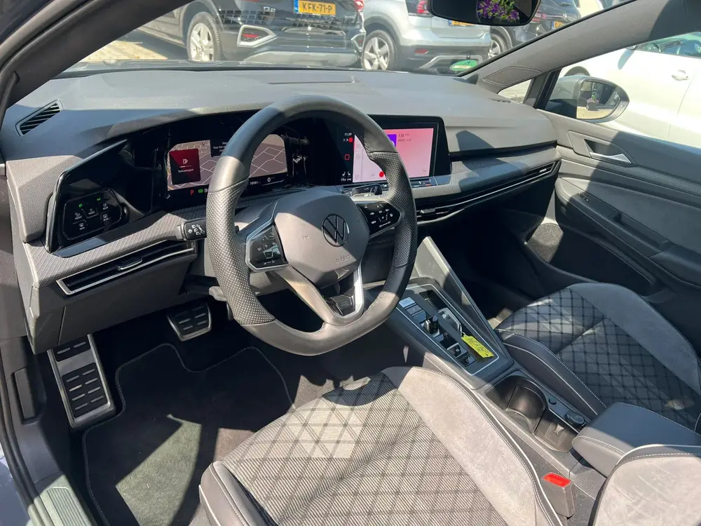 Volkswagen Golf 1.0 eTSI R line camera, virtual cockpit, cru uit 2024, foto 2