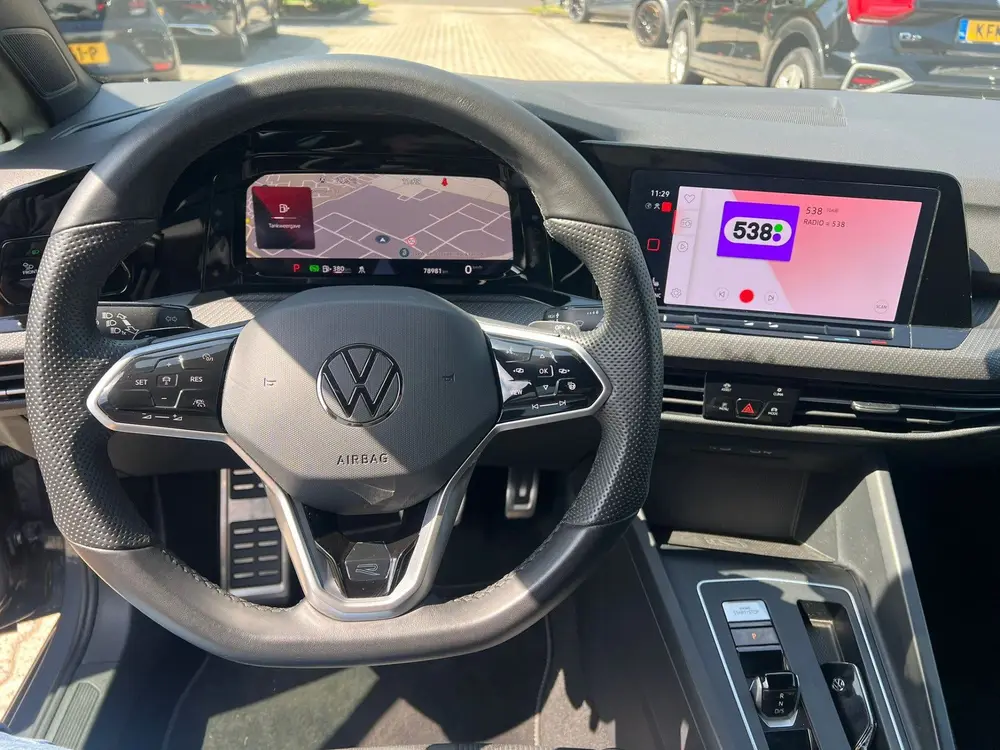 Volkswagen Golf 1.0 eTSI R line camera, virtual cockpit, cru uit 2024, foto 9