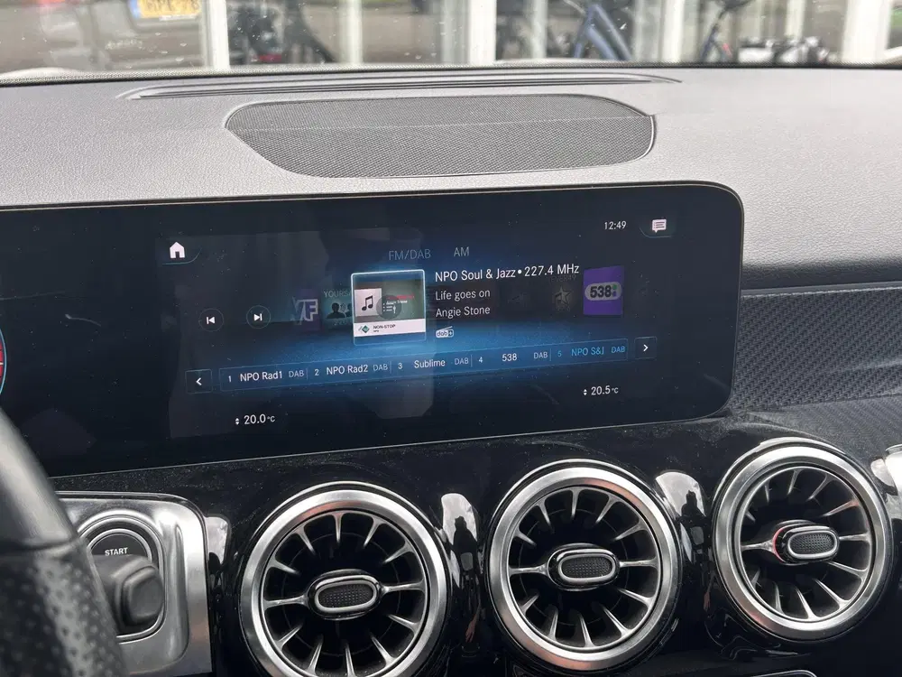 Mercedes-Benz GLB 200 Business Solution AMG uit 2021, foto 20