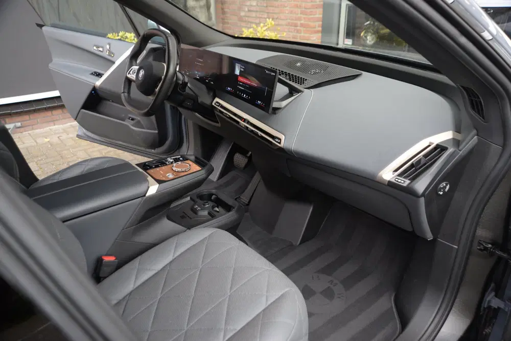 BMW iX M60 uit 2023, foto 19