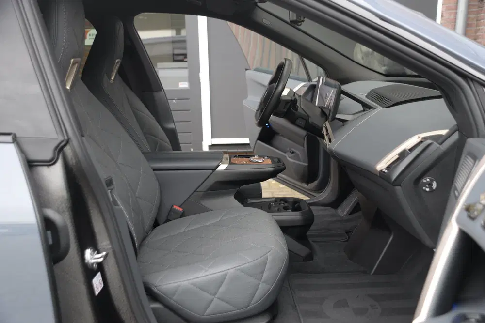 BMW iX M60 uit 2023, foto 20