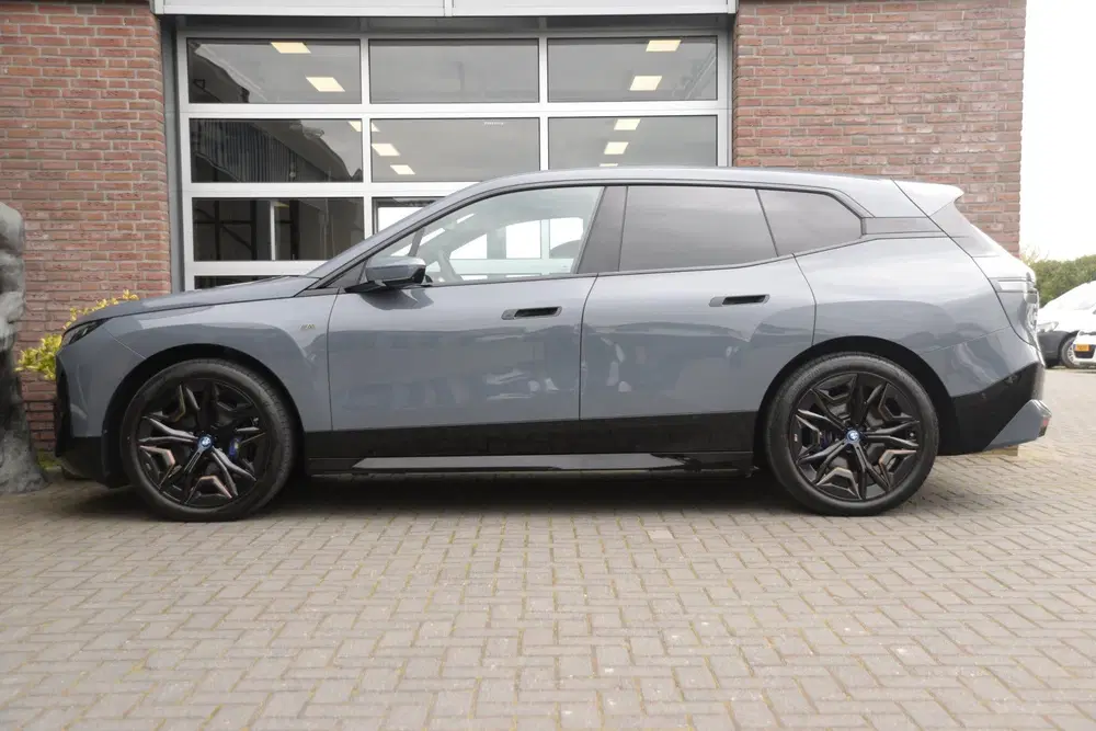 BMW iX M60 uit 2023, foto 4