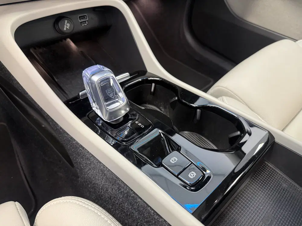 Volvo XC40 1.5 T4 Plug-in hybrid Ultimate Bright ACC uit 2022, foto 13