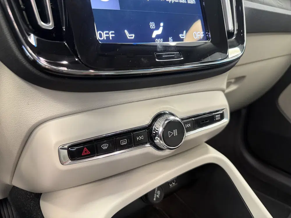 Volvo XC40 1.5 T4 Plug-in hybrid Ultimate Bright ACC uit 2022, foto 17