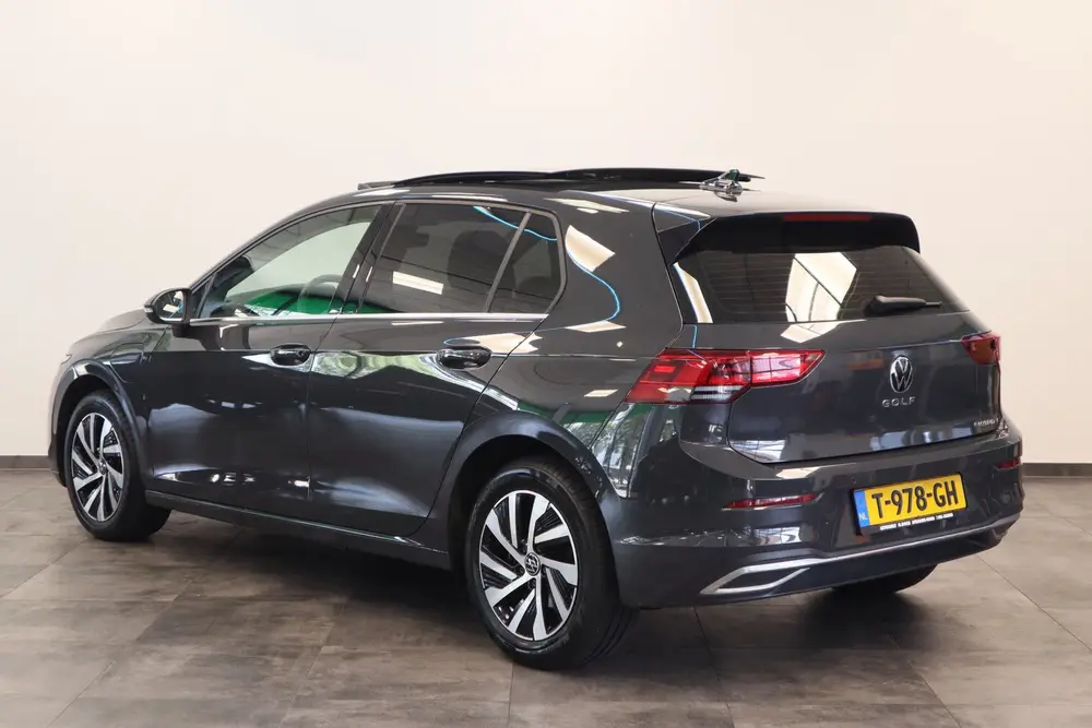 Volkswagen Golf 1.4 eHybrid Style Panoramadak Stoelverwarmin uit 2021, foto 3