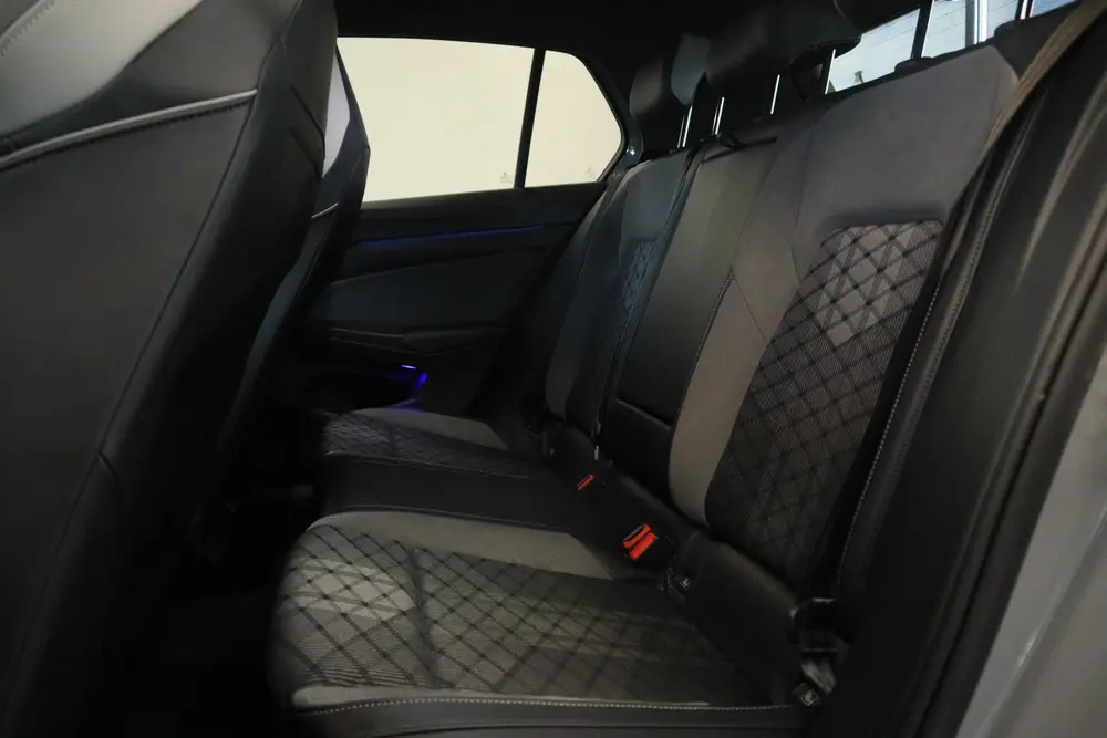 Volkswagen Golf 1.5 eTSI R-Line Business Full-led Navigatie uit 2023, foto 19