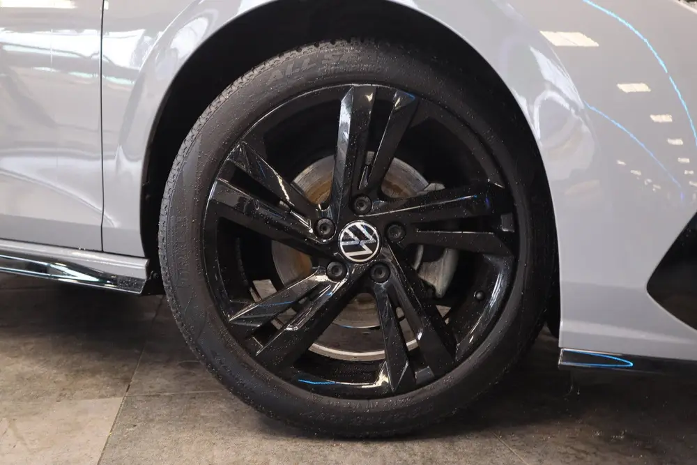 Volkswagen Golf 1.5 eTSI R-Line Business Full-led Navigatie uit 2023, foto 4