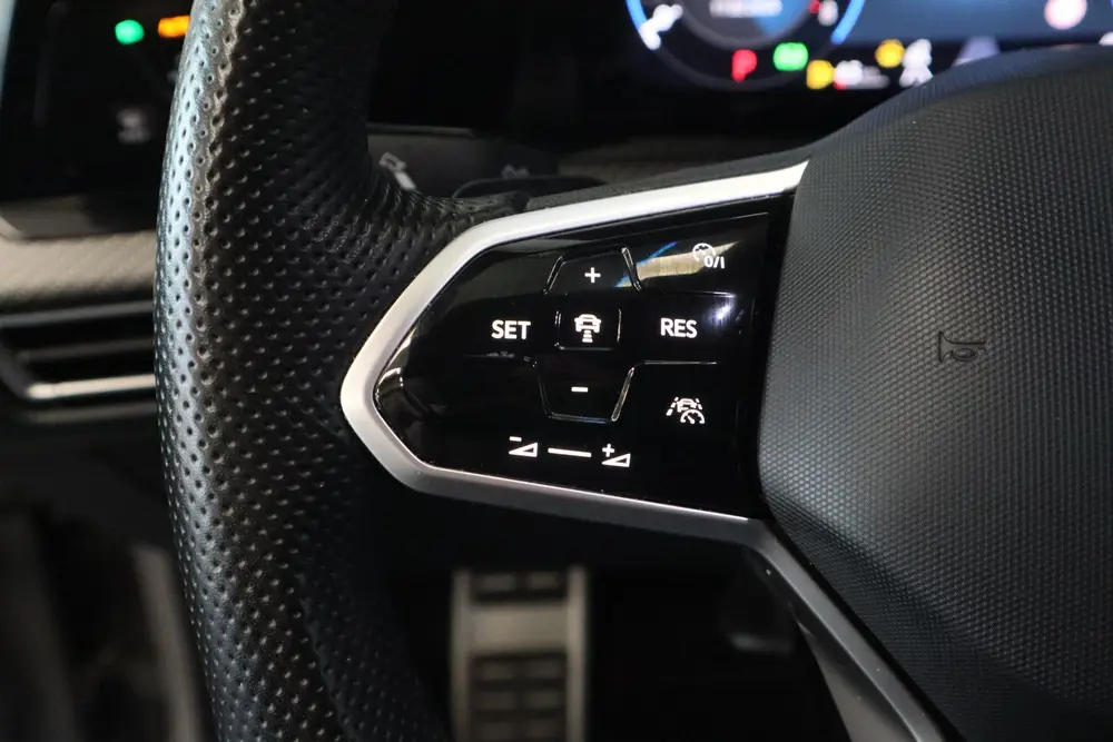Volkswagen Golf 1.5 eTSI R-Line Business Full-led Navigatie uit 2023, foto 8